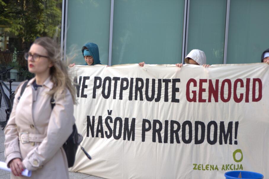 Ne potpirujte genocid našom prirodom, poručuje Zelena akcija transparentom  / Foto: Zelena akcija
