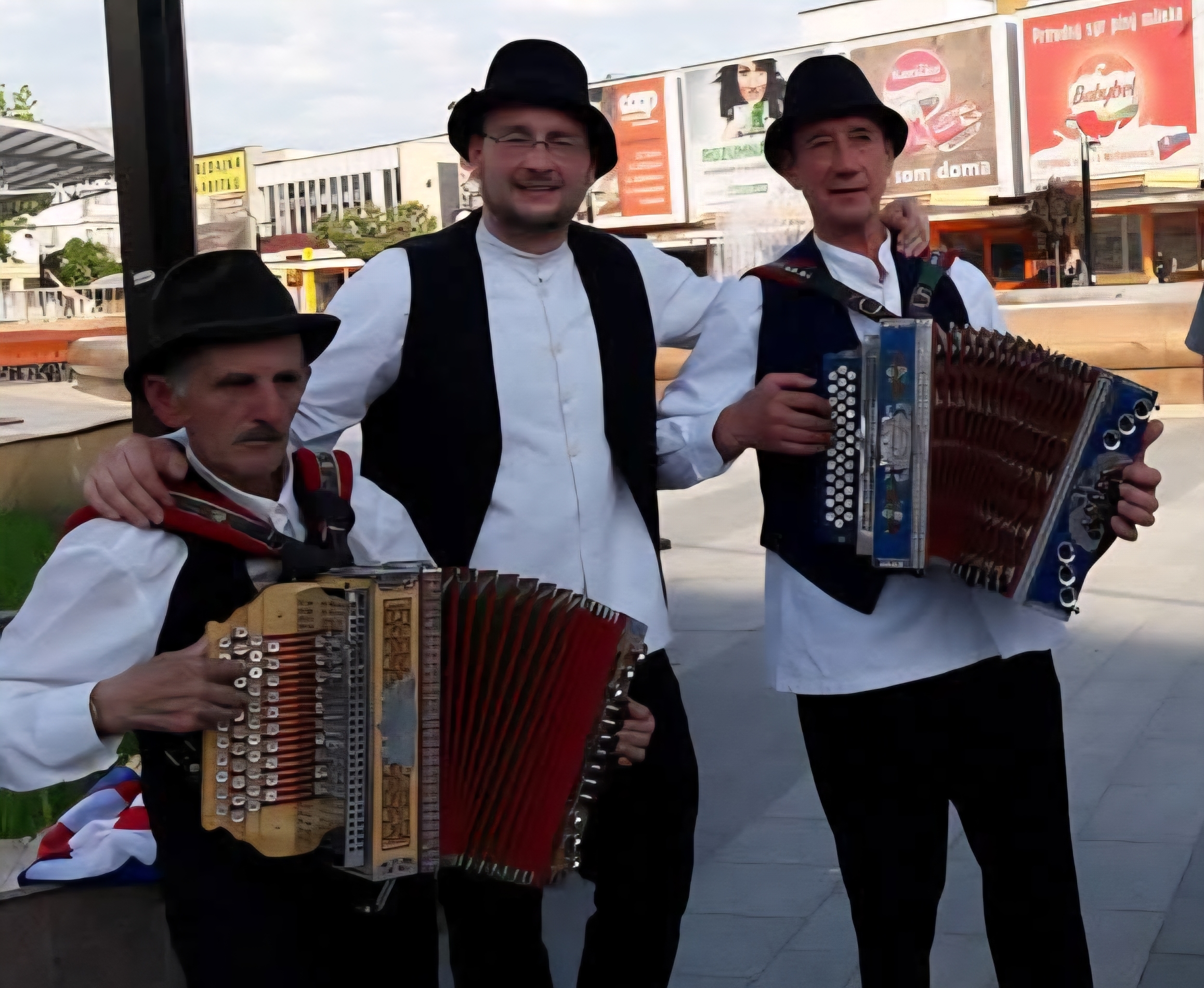 Dinko Colnar i ekipa na jednom od međunarodnih nastupa / FB