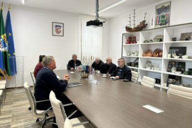 Inicijalni sastanak vezan uz stvaranje knjige o Domovinskom ratu na području grada Vrbovskog / Grad Vrbovsko