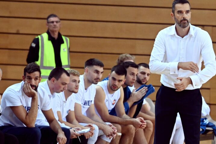 Aleksandar Šćepanović s igračima Kvarnera/M. GRACIN