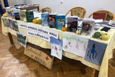 U jednom su dijelu bili izloženi svi dosadašnji zbornici susreta / Foto: S.G.Pajnić