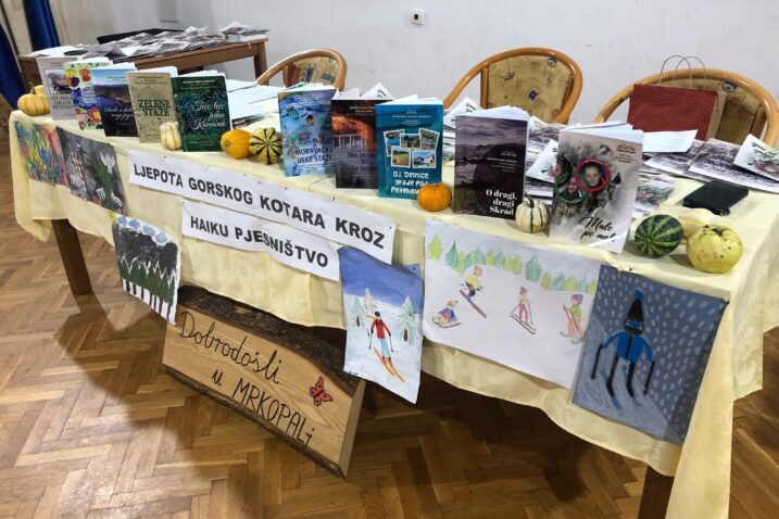 U jednom su dijelu bili izloženi svi dosadašnji zbornici susreta / Foto: S.G.Pajnić