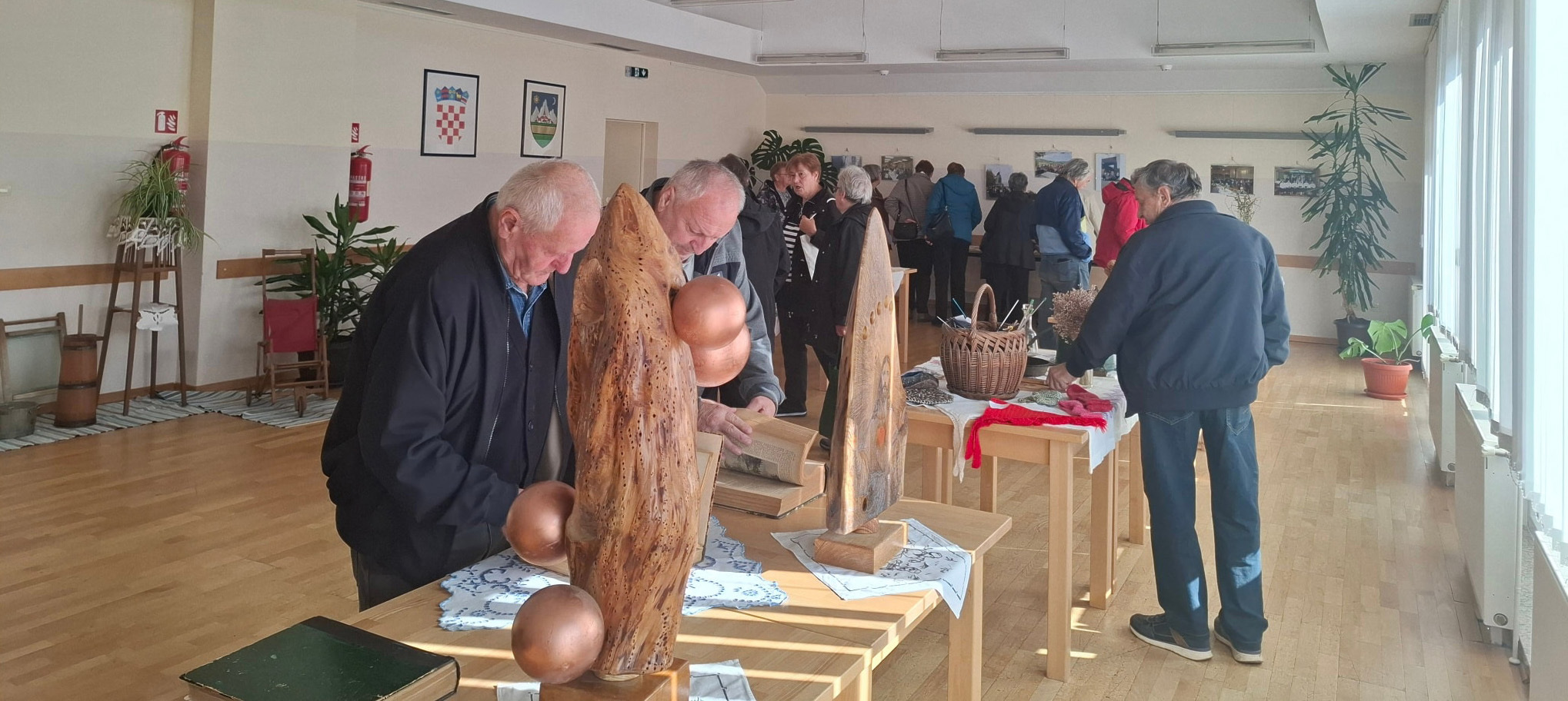 Retro izložba fotografija, ručnih radova i starina pod nazivom »Aktivno u trećoj životnoj dobi«