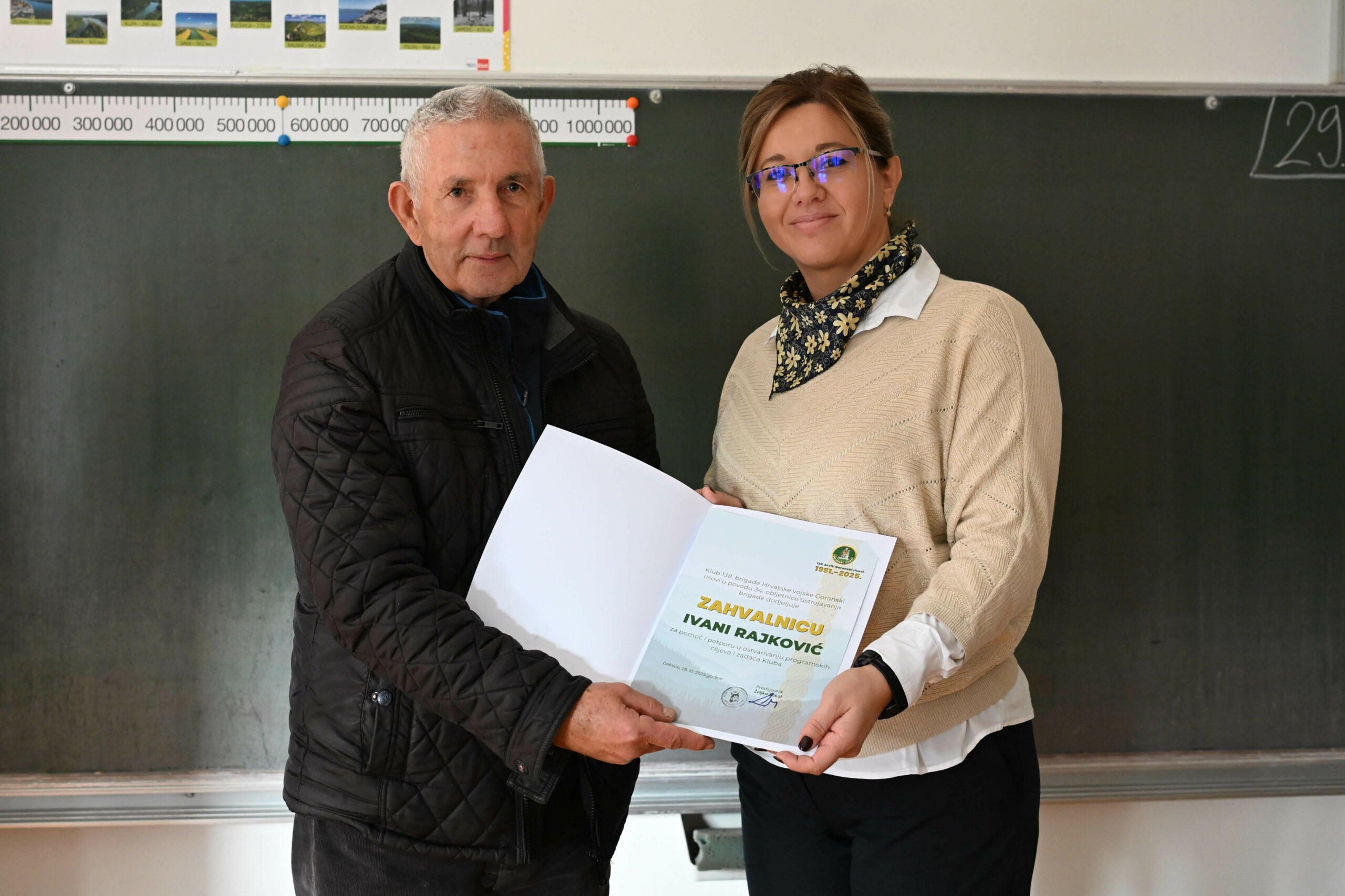 Brigadni general Miljenko Balen i ravnateljica »osnovke« u Brinju ravnateljica Ivana Rajković / Foto: Ana KRIŽANEC