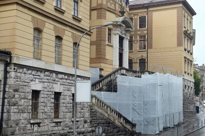 Nakon čišćenja kamen će se premazom dodatno zaštititi od atmosferskih prilika / Foto Marko GRACIN