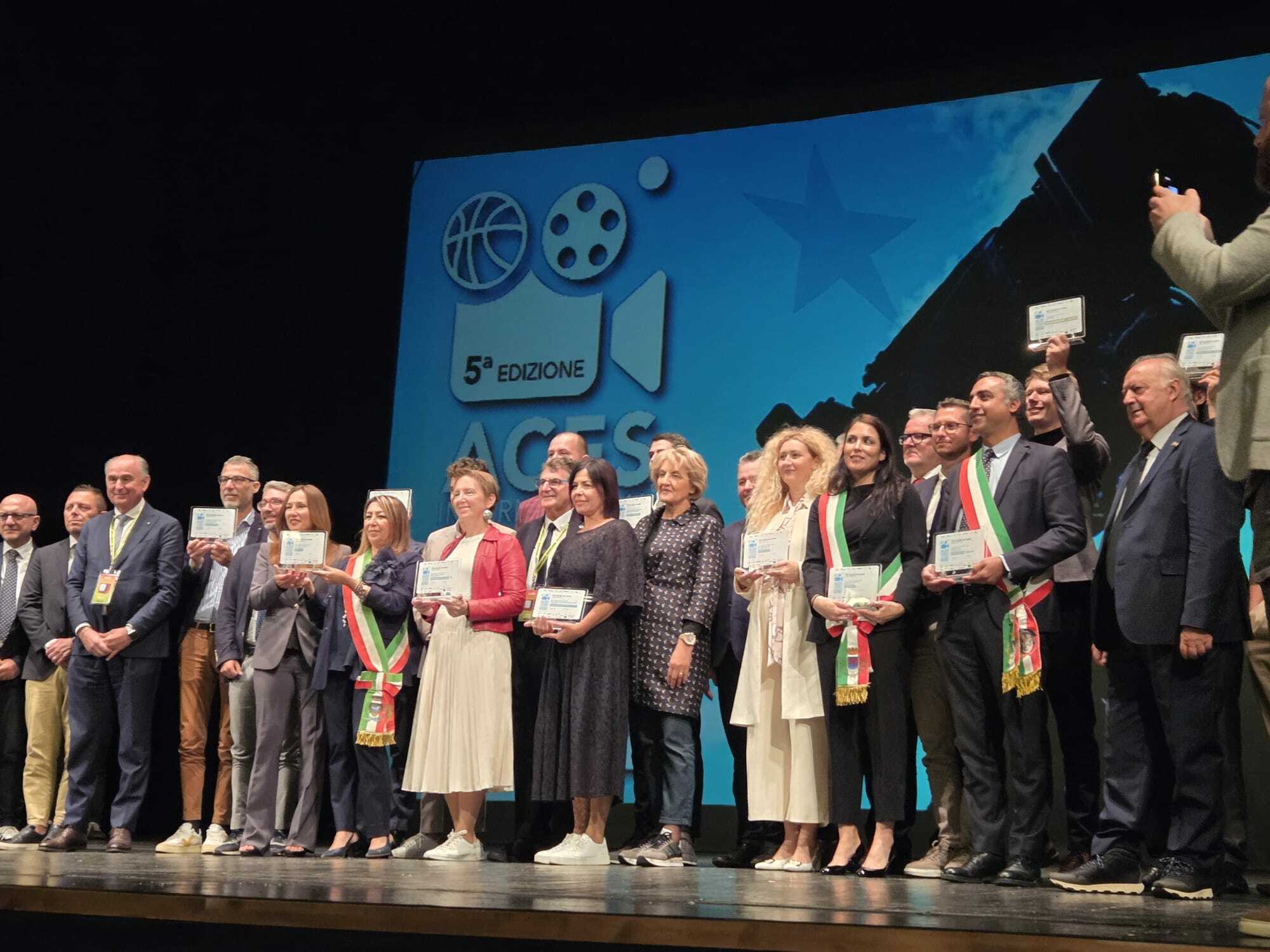 Svi dobitnici nagrada na AIVA festivalu u Macerati / Foto: TZG Novalje