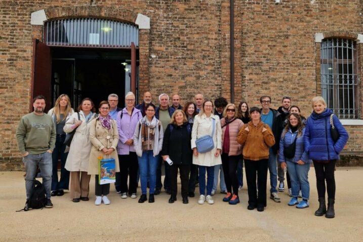 Zajednička fotografija ispred Muzeja melioracije / Foto: Walter SALKOVIĆ