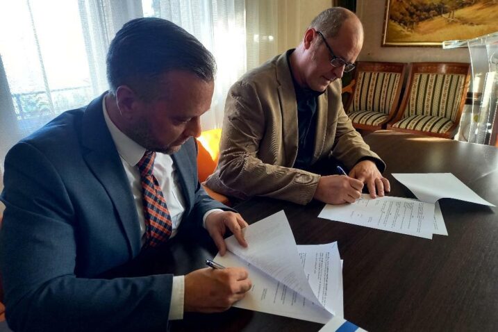 Potpisivanje ugovora o suradnji - Bojan Simonič i Marko Koržinek / Foto Općina Lovran