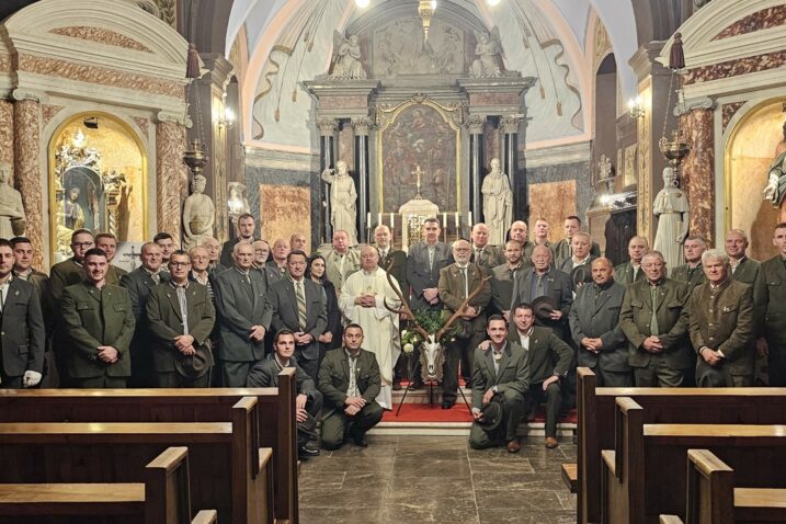 Novljanski lovci proslavili su blagdan sv. Huberta u župnoj crkvi sv. Filipa i Jakova / Foto LD Gradina