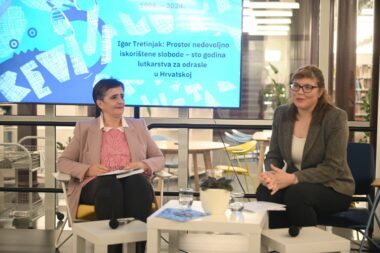 Autorica Maja Verdonik i recenzentica Kristina Riman predstavljaju knjigu koja daje pregled Revija lutkarskih kazališta / Foto Nikola Blagojević