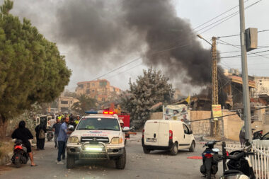 Izralski napad na Tayr Debbu na jugu Libanona tijekom današnjeg dana / REUTERS / Ali Hankir