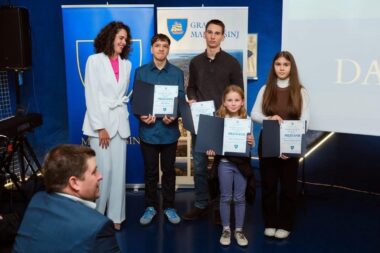 I ove godine priznanja zaslužnim pojedincima / Grad Mali Lošinj