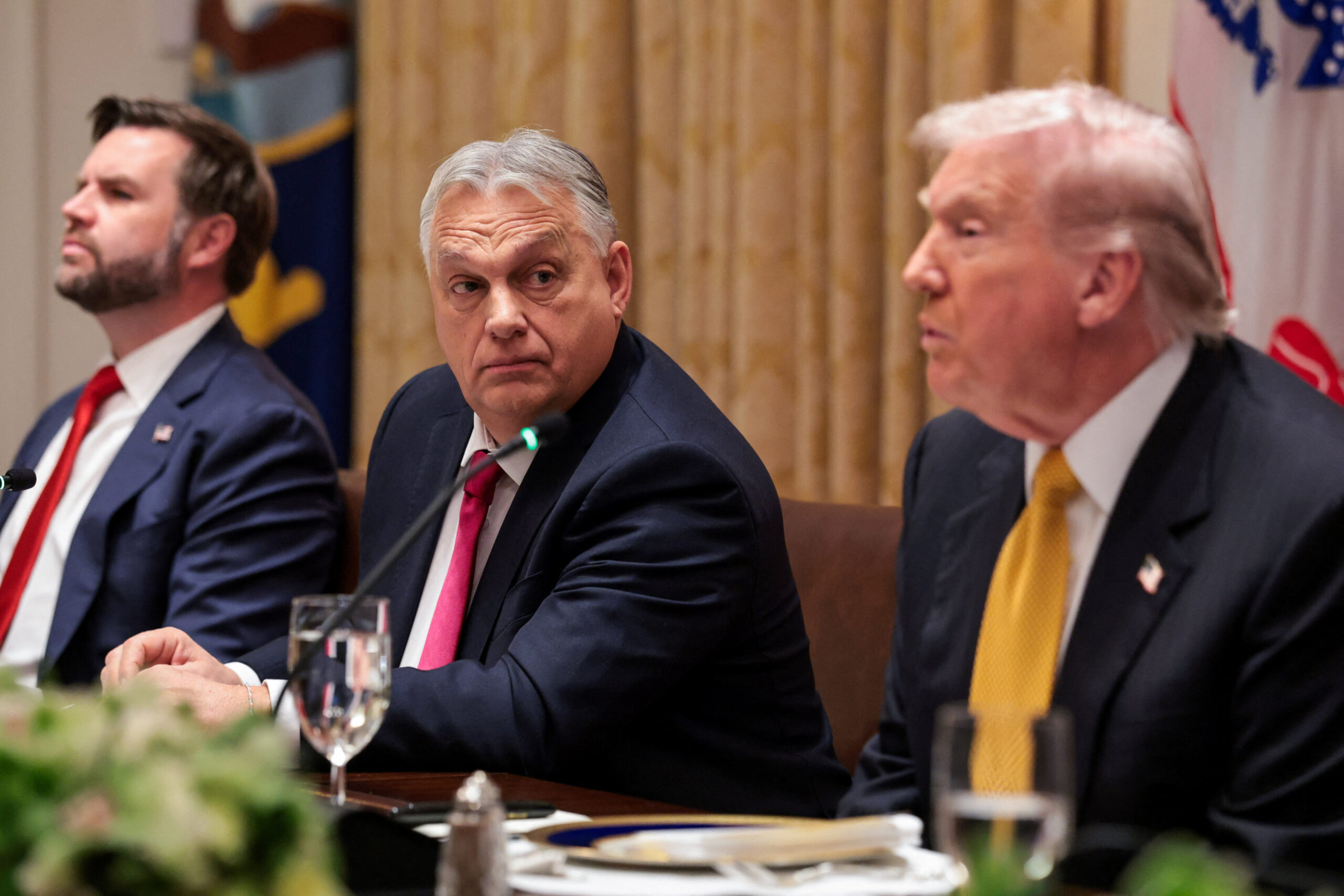 Viktor Orban u društvu američkog potpredsjednika J.D.Vancea i glavnog domaćina predsjednika Donalda Trumpa - nema ništa džabe / REUTERS/Jonathan Ernst