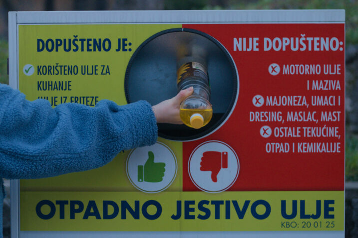 Pravilnim odlaganjem ulja u posebne spremnike građani izravno doprinose očuvanju okoliša / Arhiva NL