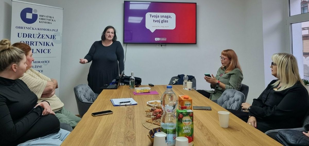 Foto Žene za Gorski kotar