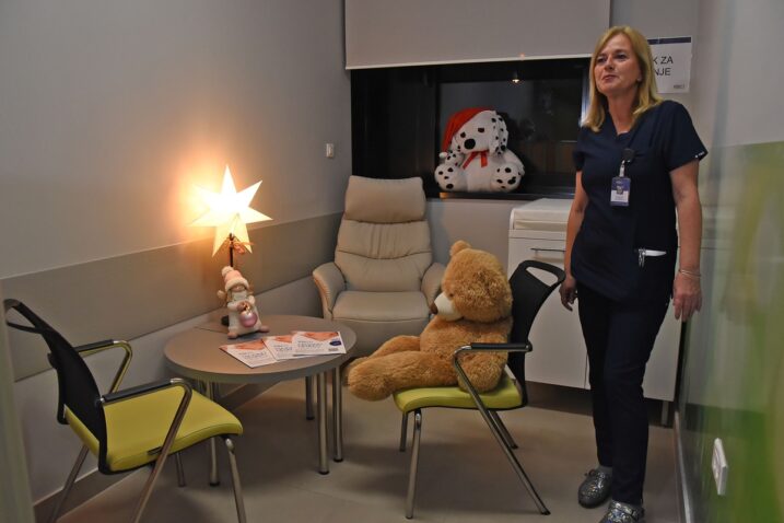 Glavna sestra Danijela Višnić u kutku za dojenje / Foto Dean Miculinić