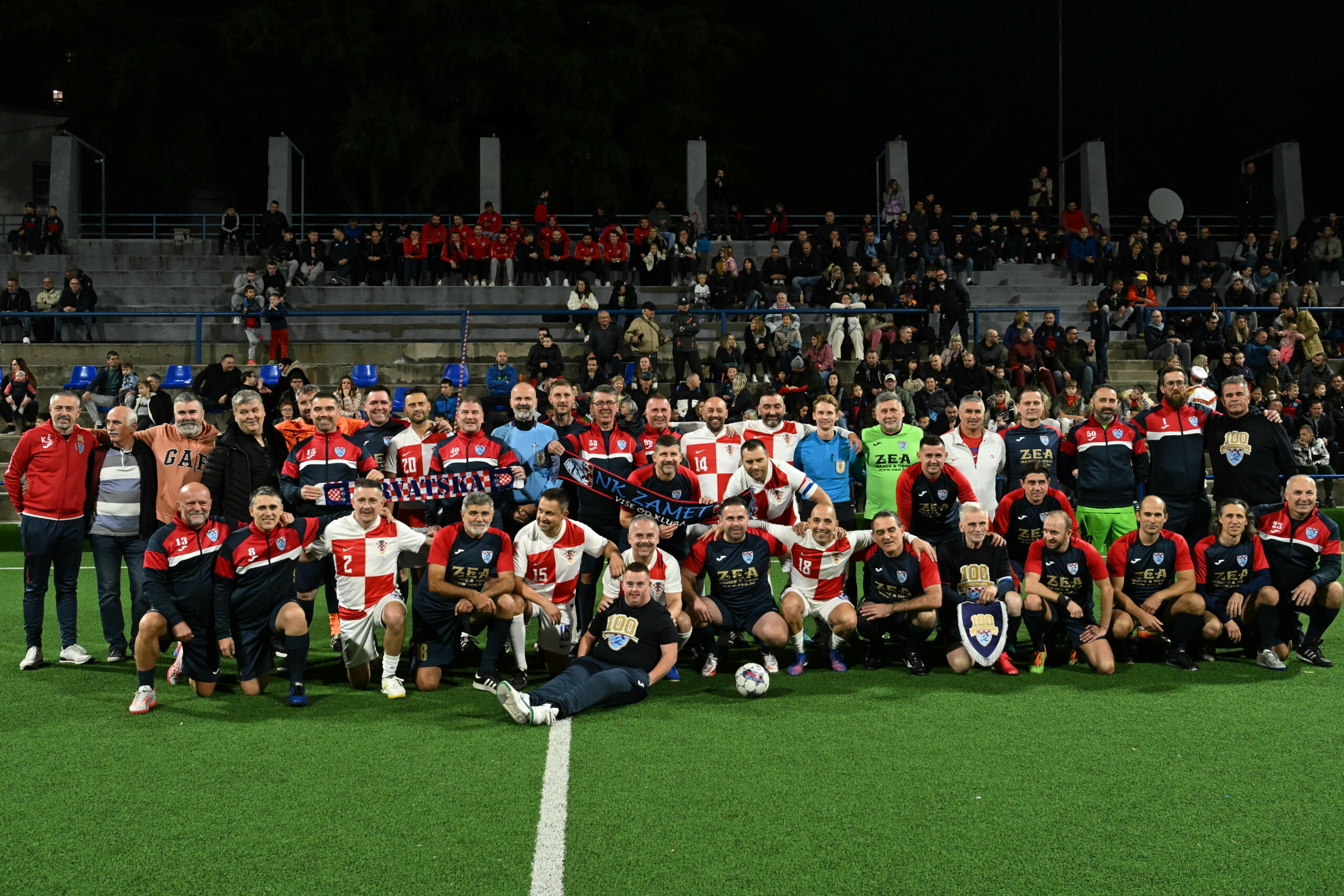Zajednička fotografija veterana Zameta i hrvatske nogometne reprezentacije/A. KRIŽANEC