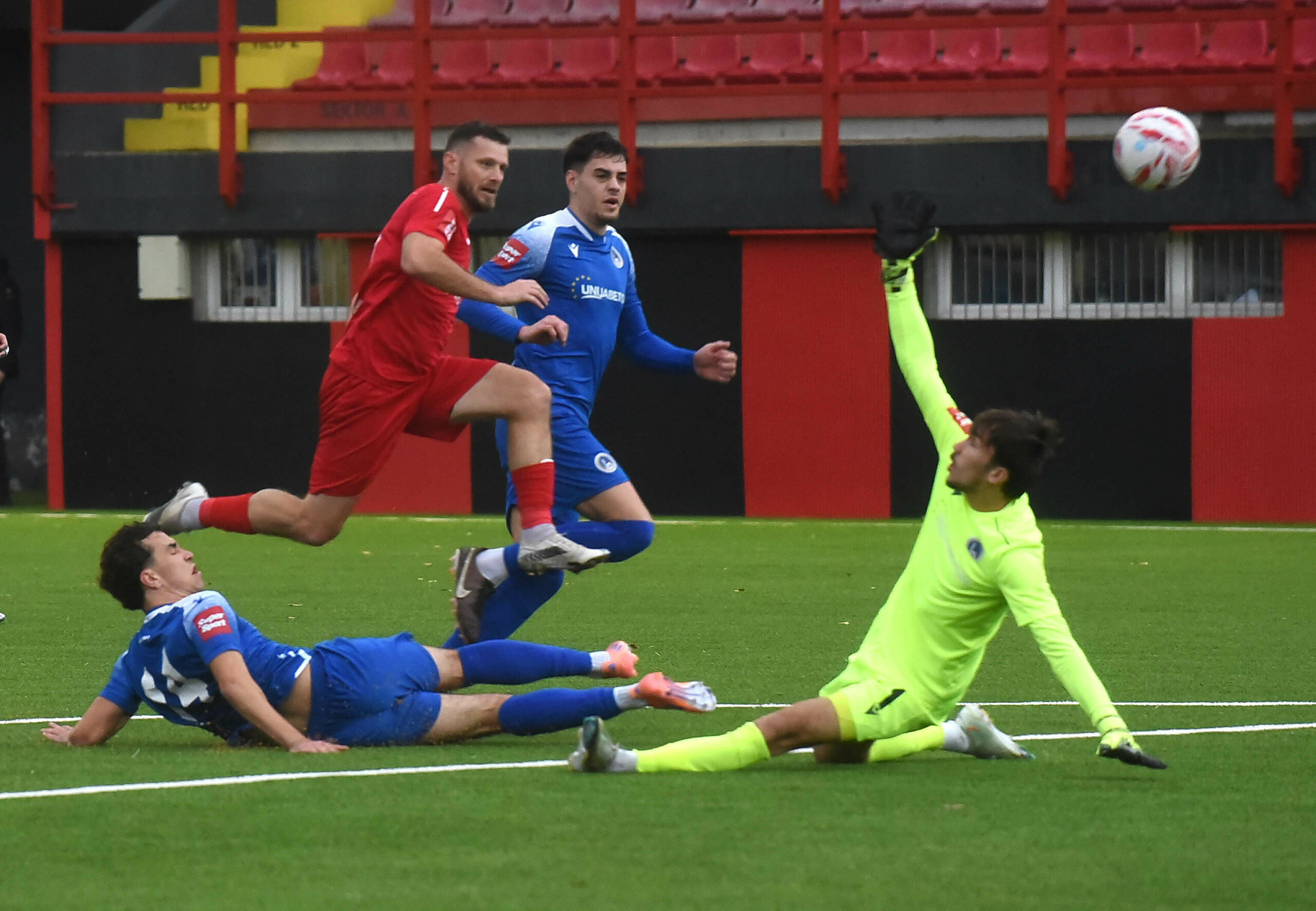 Dražen Pilčić u 25. minuti iskoristio je dar braniča Brune Smiljanića i lob udarcem matirao vratara Dorijana Klarina/D. MICULINIĆ