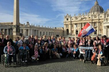 Trsatski trećoredci u Rim poveli najpotrebitije / Foto OFS Trsat/Riječka nadbiskupija