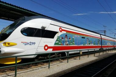 Božićni vlak Tin-express / Foto HŽ