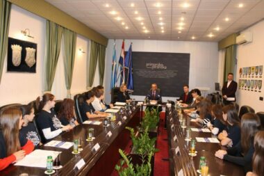 Dječje gradsko vijeće Opatije kod župana Lukanovića / Foto PGŽ