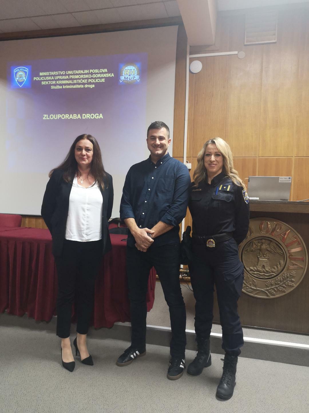 Dunja Čović, Dalibor Jozinović i Sanja Trbojević na tribini u Opatiji