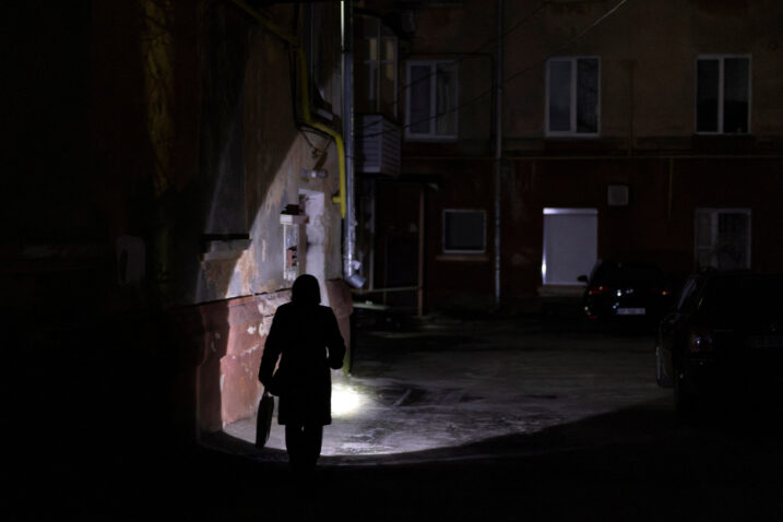 Ukrajina i dalje pod napadima, zračnim uzbanama i zamračenjima / REUTERS/Thomas Peter