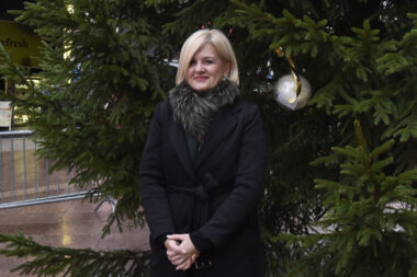Gradonačelnica Iva Rinčić kupila je i postavila prvu "Kuglicu dobrih želja" / Foto Matea Jurčić