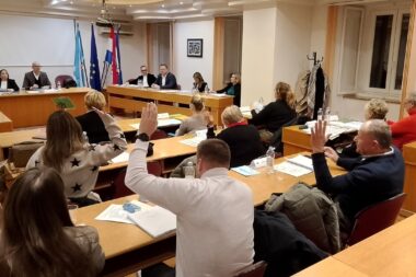 Proračun je prihvaćen glasovima devetero vijećnika HDZ-a i HSU-a uz tri suzdržana glasa vijećnika s liste SDP-GLAS-PGS / Foto Filip Brnelić