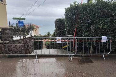 Onemogućen prolaz po stepeništu Joakima Pilata / Foto Grad Opatija / Facebook