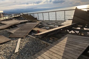 Drvena konstrukcija nije izdržala udare valova / Foto S. ANIČIĆ