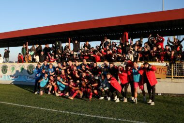 Slavlje nogometaša Kurilovca sa svojim navijačima nakon utakmice/Foto PIXSELL