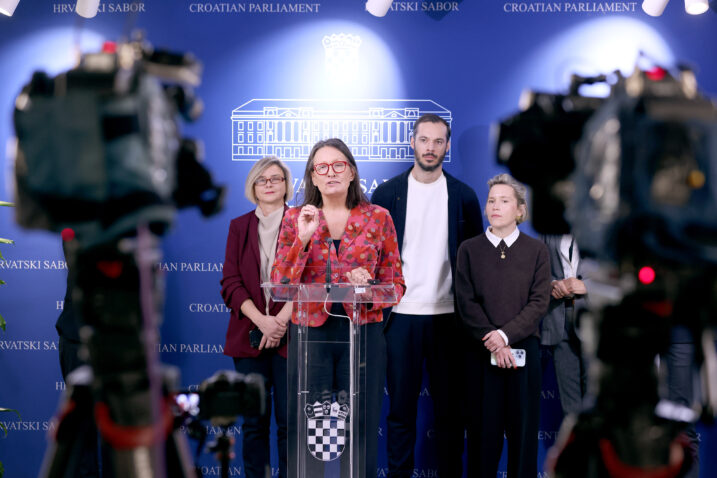 Na konferenciji za medije Kluba zastupnika Možemo! "HDZ-ova privatizacija 2.0 kroz Zakon o prostornom uredjenju i Zakon o gradnji " govorili su Marin Živkovic, Urša Raukar Gamulin i Mauro Sirotnjak / Foto: Patrik Macek/PIXSELL