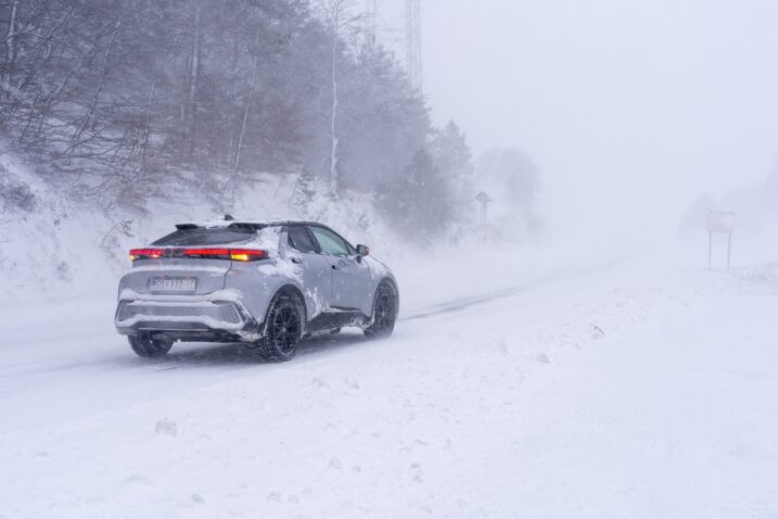 Zimski uvjeti na prijevoju Vratnik / Foto Hrvoje Kostelac/PIXSELL