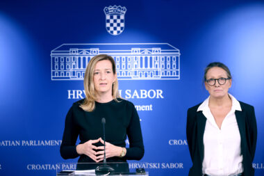 Mirela Ahmetović (SDP) i Urša Raukar Gamulin ( Možemo!) / Foto: Patrik Macek/PIXSELL