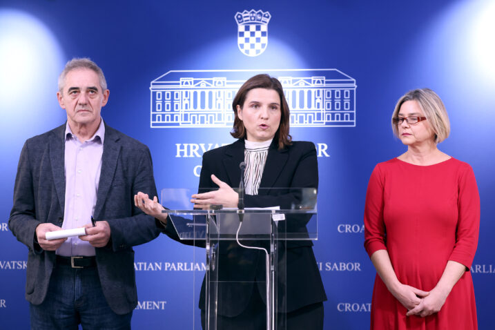Na konferenciji za medije stranke Možemo! o temi "Univerzalni dječji doplatak u 2026.?" govorili su zastupnici Sandra Benčić, Jelena Miloš i Damir Bakić / Foto: Patrik Macek/PIXSELL