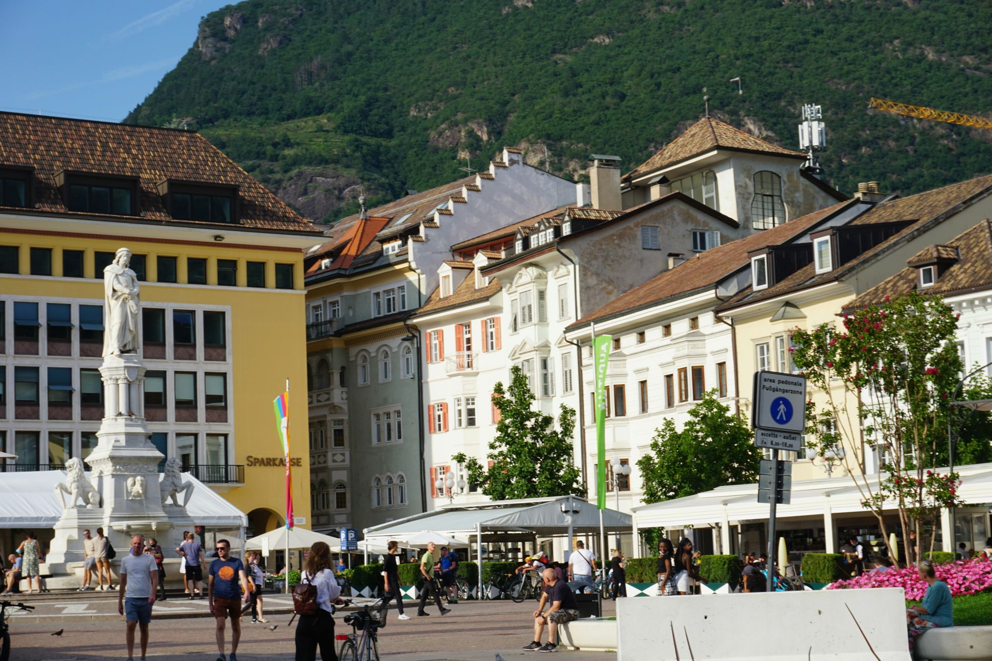 Bolzano, prvi u Europi, zadnji po riziku od siromaštva / Foto: Unsplash / Babak Habibi 