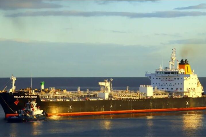 Napadnuti tanker "Hellas_Aphrodite" / Foto: News Ekathimerini.com / Marine Traffic