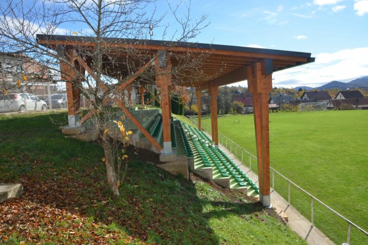 Nove tribine na vrbovšćanskom nogometnom igralištu