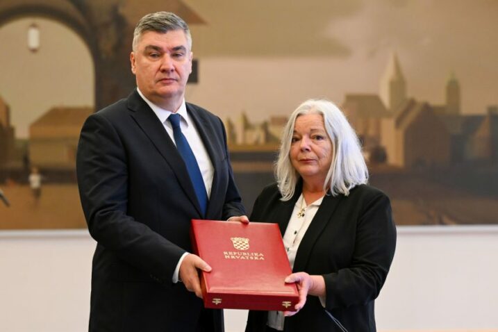 Odlikovanje je na svečanosti u Uredu predsjednika Republike preuzela udovica pokojnog generala Christine Roso / Foto: Filip Glas, Ured predsjednika