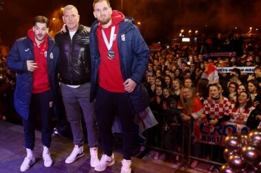 ilip Glavaš, Valter Matošević i Tin Lučin na dočeku srebrnih poslije SP-a/Foto M. GRACIN