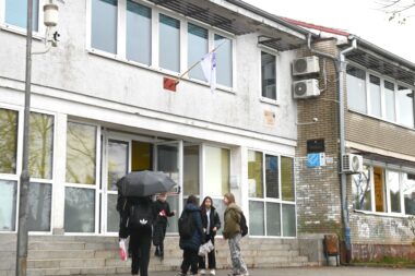 Zgrada OŠ Fran Franković na Drenovi treba obnovu / Foto Marko Gracin