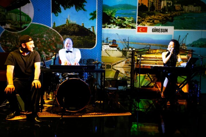 UTE LANGKAFEL MAIFOTO