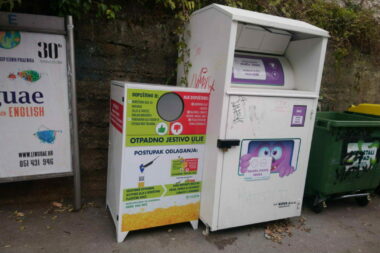 Spremnici za prikupljanje otpadnog jestivog ulja na Kozali / Foto KD ČIstoća