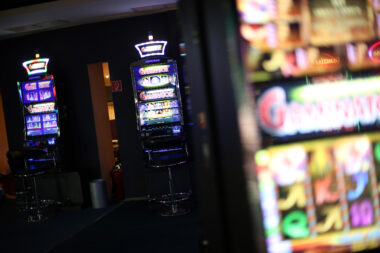 Reklamiranje kockanja nimalo ne pomaže patološkim kockarima i onima koji će to tek postati / Foto SLAVKO MIDZOR/PIXSELL