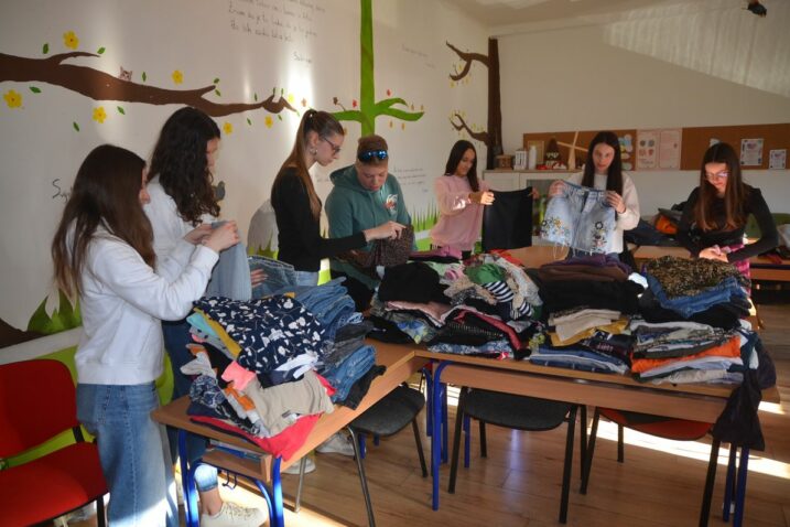 Humanitarna akcija delničkih srednjoškolaca i gimnazijalaca