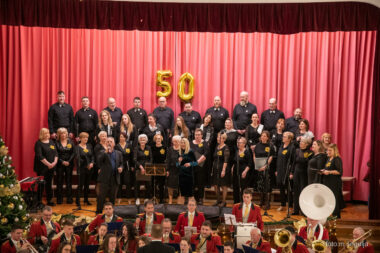 Pjevački zbor Sloga na svečanoj pozornici Doma kulture Hreljin / Foto M. ŠEGULJA