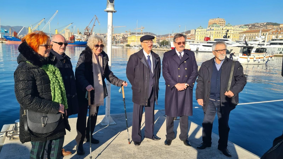 tanker Petar Zoranić sjećanje havarija Uz predstavnike Apostolata mora i Udruge kapetana Kostrene, na obilježavanju tragedije bila su i djeca stradalih pomoraca