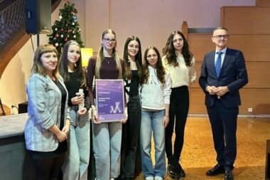 Delnički volonteri srednjoškolci primili nagradu