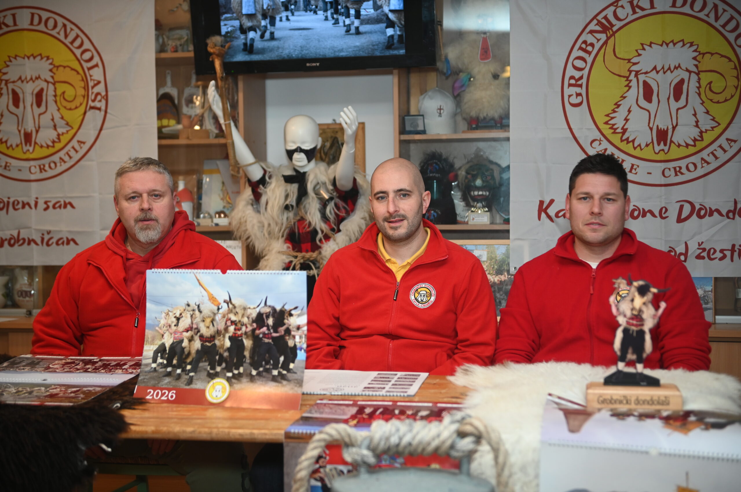 Loris Maršanić, Alen Haramija i Ivan Lambaša s novim kalendarom / Foto Nikola Blagojević